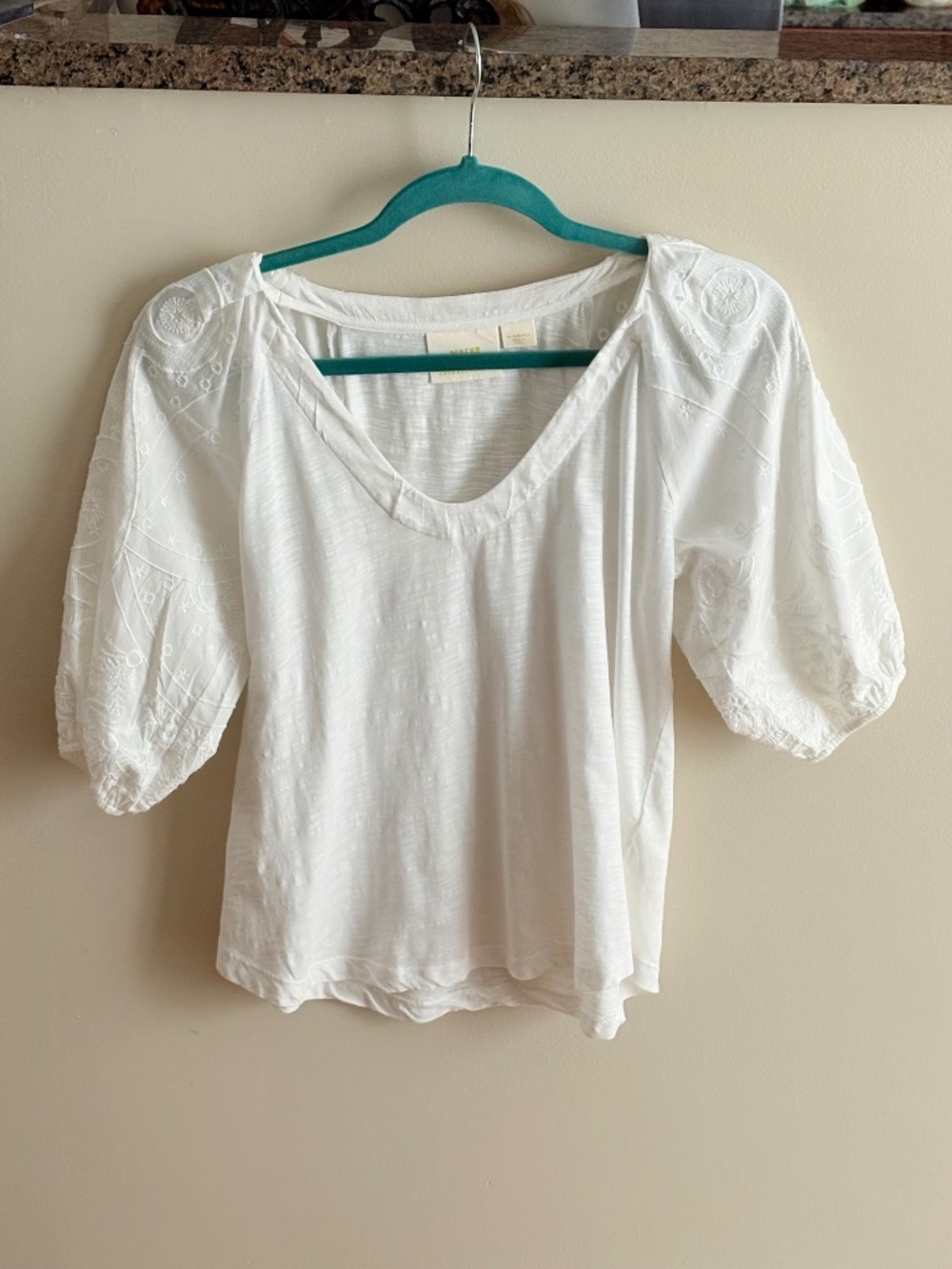 Anthropologie Maeve White Embroidered Puff Sleeved Top